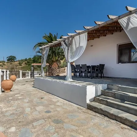 Kastelli Retreat بيت للعطل *